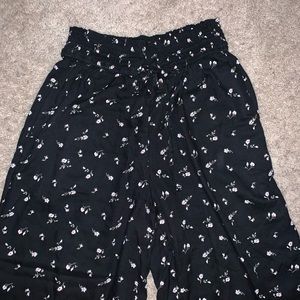 Hollister Floral Flowy Cropped Pants